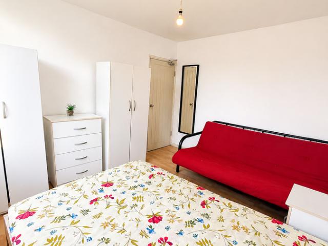 Apartment for rent in Poplar Grove, Greater London