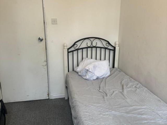 Room for rent in Poplar Grove, Greater London