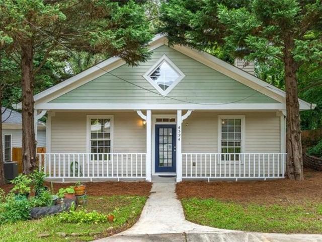 House for sale in Pine Lake