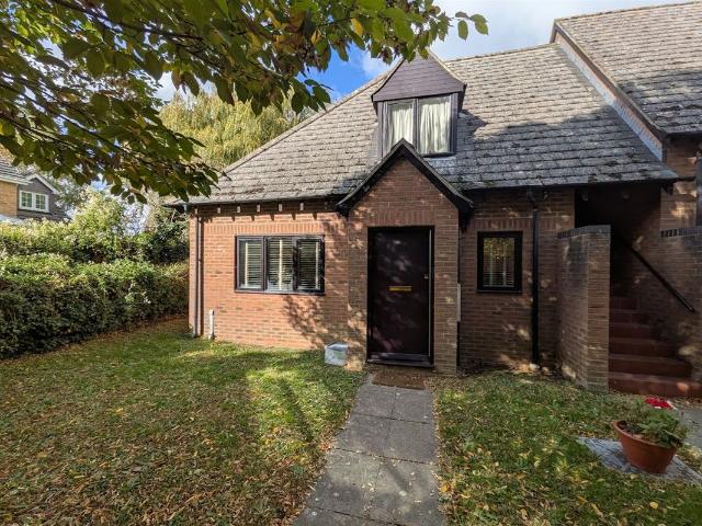 Apartment for rent in Stone with Bishopstone and Hartwell, Stone
