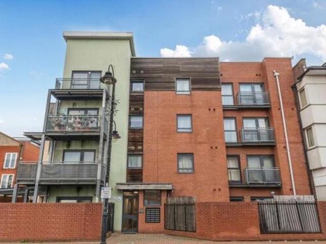 House for sale in Cat Hill, Greater London