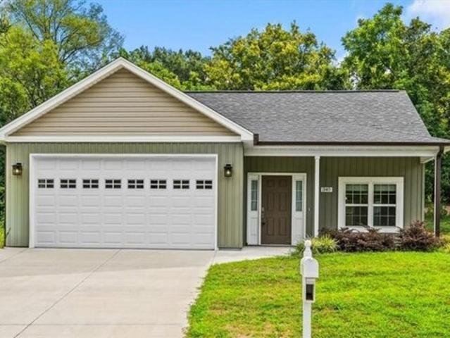House for sale in Eden