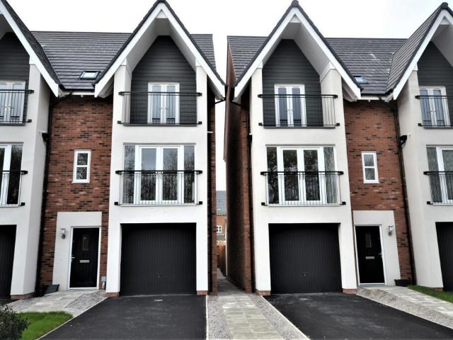 House for rent in Colshaw Farm, Wilmslow