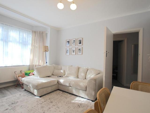 Apartment for rent in Brunswick Park, Greater London