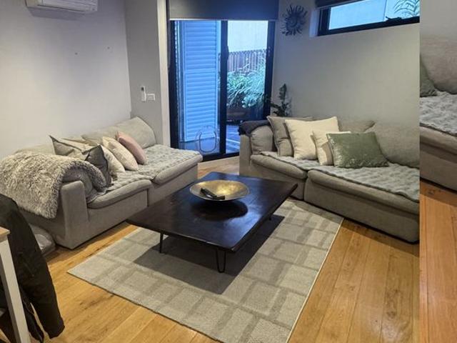Room for rent in Port Melbourne, Melbourne