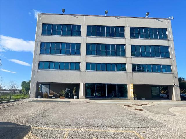 Ufficio in affitto a Giffoni Valle Piana, Campania