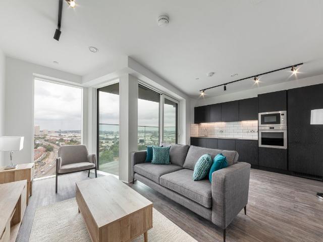Apartment for rent in London Borough of Ealing, Park Royal