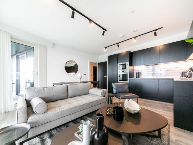 Apartment for rent in London Borough of Ealing, Park Royal