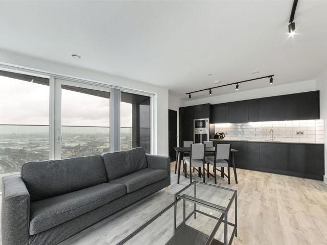 House for rent in London Borough of Ealing, Park Royal