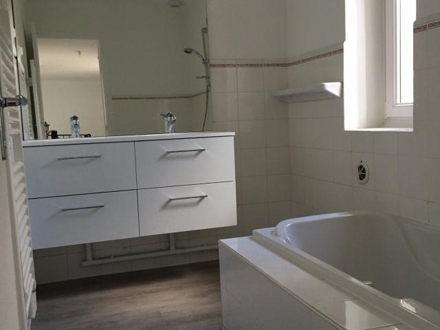 Appartement location à Au-Delà de l'Eau, Porte des Pierres Dorées