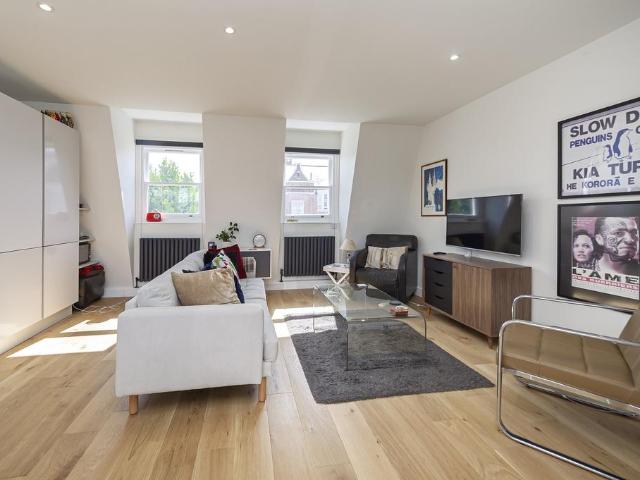 Apartment for rent in Brook Green, Greater London