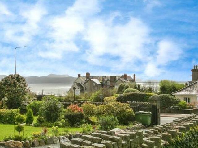 House for sale in Criccieth, Wales
