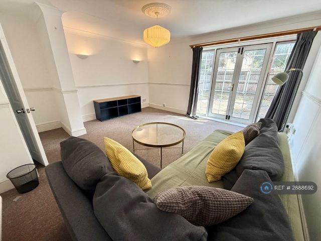 Apartment for rent in Mile End, Greater London