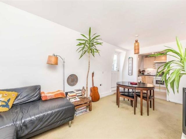 Apartment for rent in Stockwell, Greater London