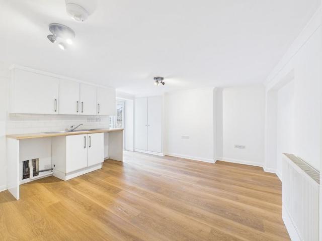 Apartment for rent in Aldrington