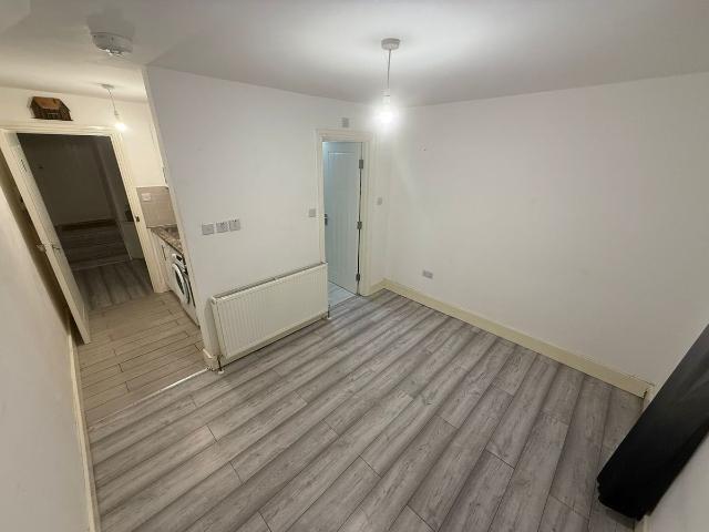 Studio for rent in London Borough of Croydon, Greater London