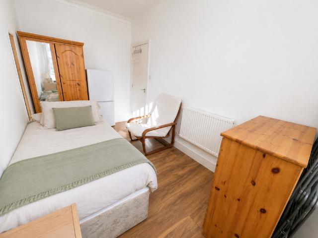 House for rent in Spring Park, Luton