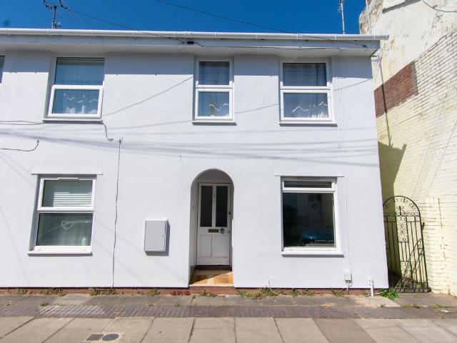 Studio for rent in Golden Valley, Gloucestershire
