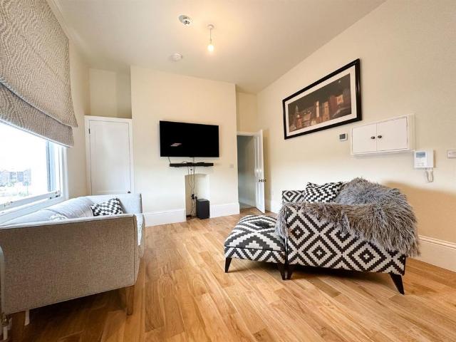 Apartment for rent in Marle Hill, Cheltenham
