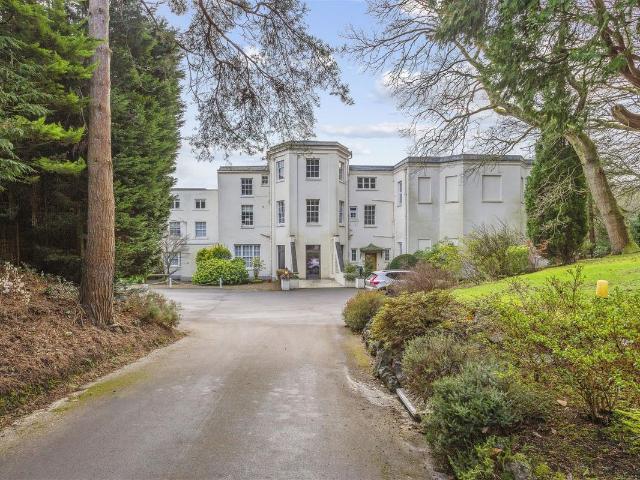 Apartment for rent in Trumps Green, Runnymede