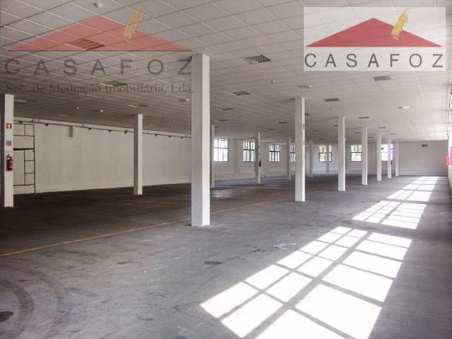 Armazém alugar em Agra do Amial, Porto