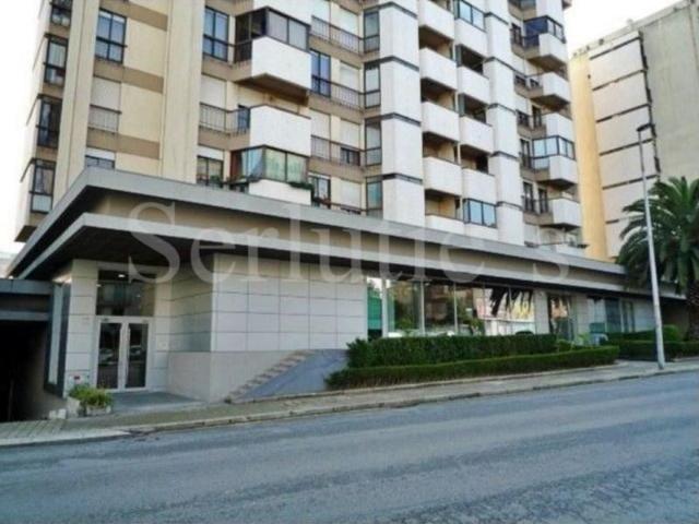 Ponto Comercial alugar em Porto, Monte Pedral