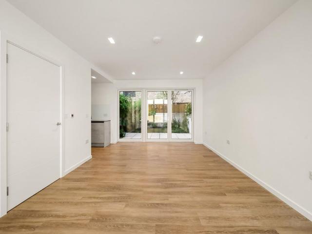 Apartment for rent in North Kensington, Greater London