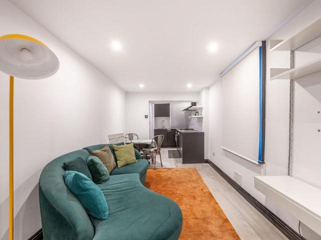 Apartment for rent in North Kensington, Greater London