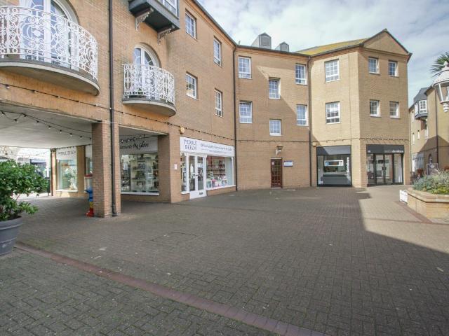 Apartment for rent in Roedean