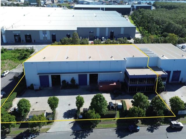 Warehouse for rent in Toombul, Queensland