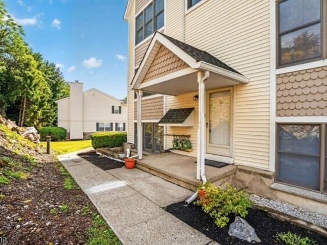 House for sale in Hamburg, New Jersey