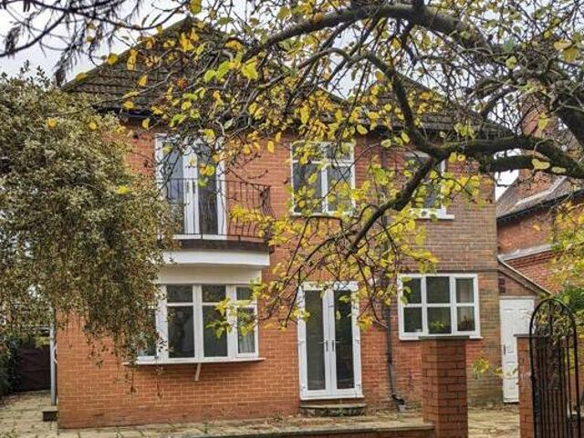 House for sale in Fole, Surrey