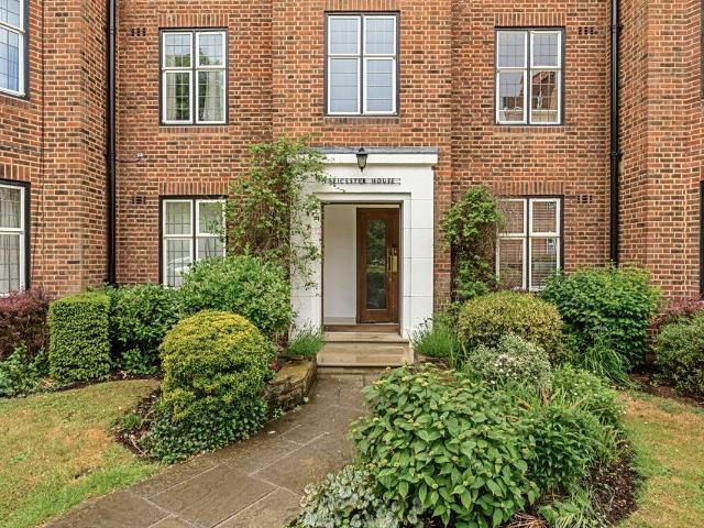 Apartment for rent in Roehampton, Greater London