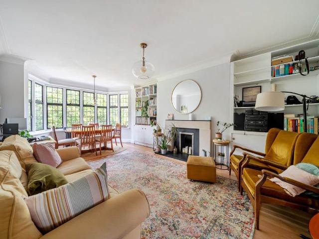 Apartment for rent in Roehampton, Greater London