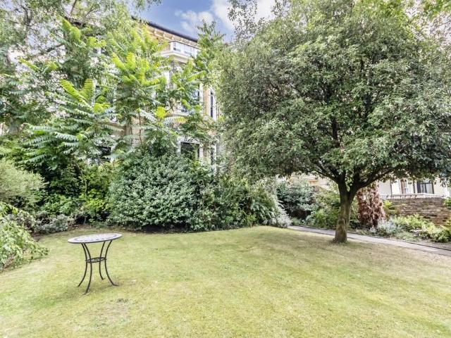 Apartment for rent in Surbiton, Greater London