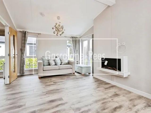 House for rent in Bowlhead Green, Waverley