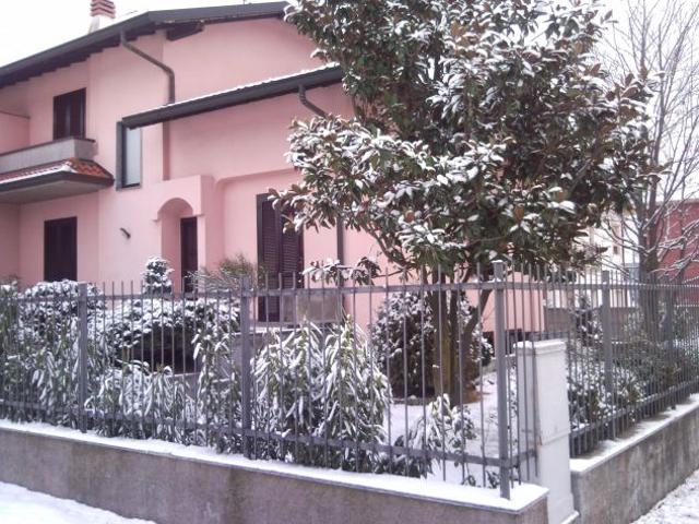 Villa Indipendente in vendita a Marnate, Lombardia
