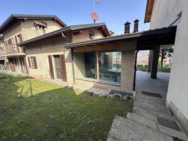 Villa Indipendente in vendita a Olginate, Lecco
