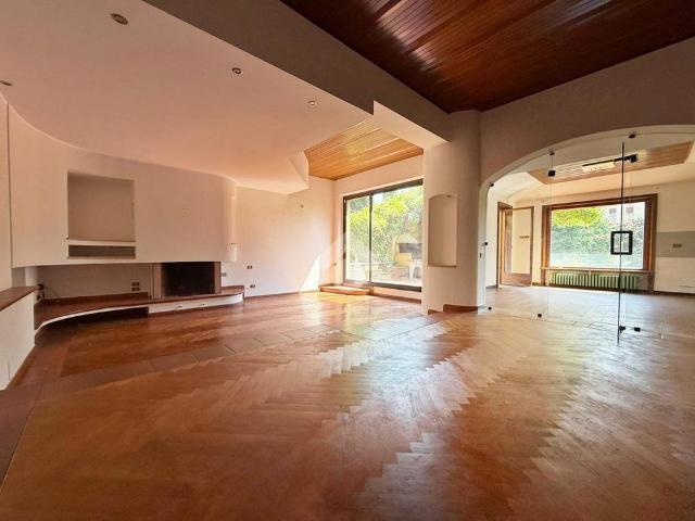 Villa Indipendente in affitto a Bergamo, Lombardia
