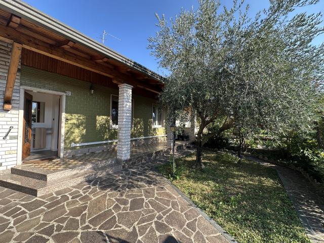 Villa Indipendente in affitto a Conicchio, Brescia