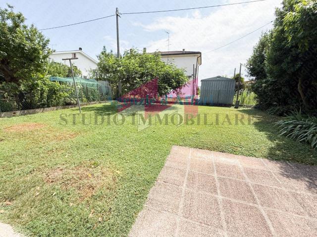 Villa Indipendente in vendita a Castelmassa, Veneto