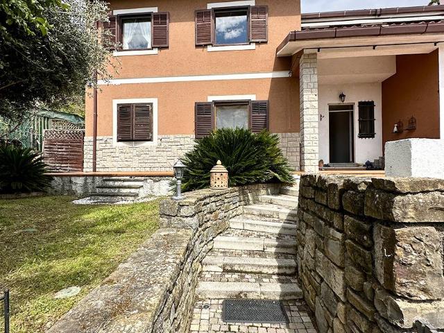 Villa Indipendente in vendita a Riostorto, Muggiò