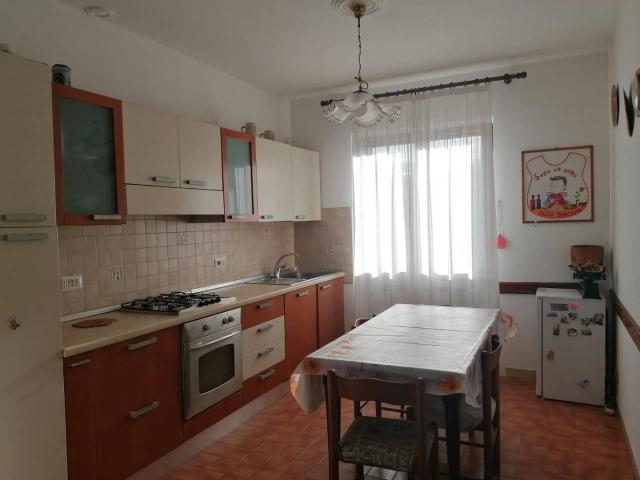 Villa Indipendente in affitto a Bonascola, Carrara