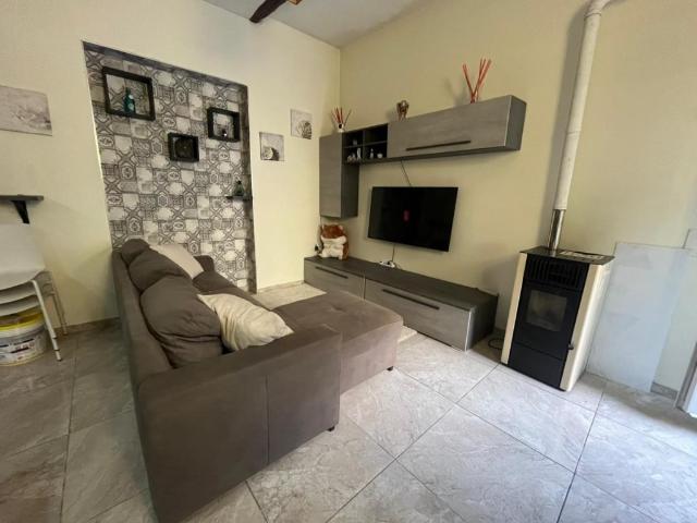 Villa Indipendente in affitto a Fabbrica, Carrara