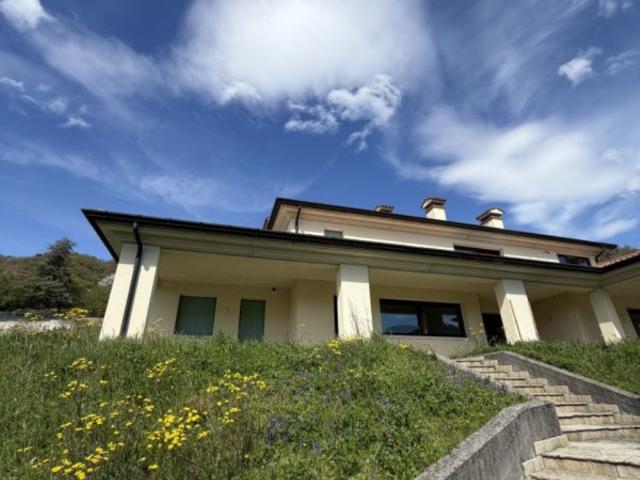 Villa Indipendente in affitto a Tarzo, Veneto