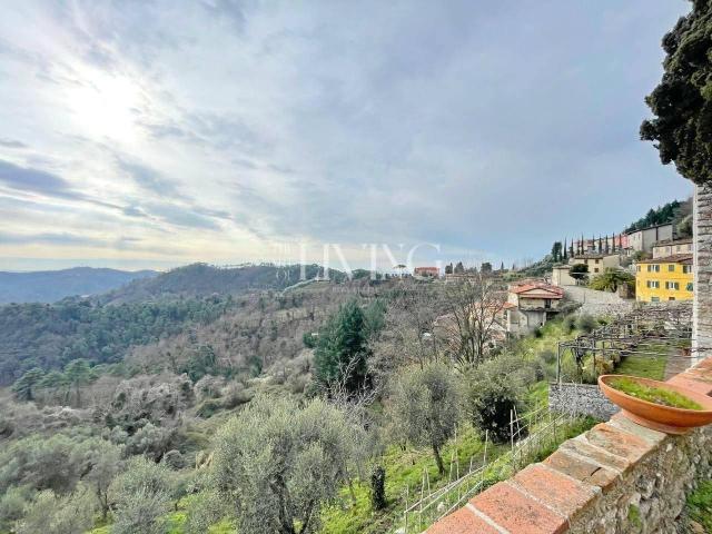 Villa Indipendente in vendita a Camaiore, Toscana