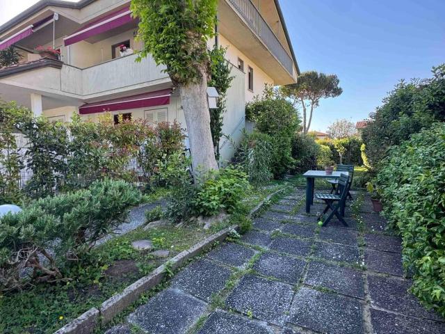 Villa Indipendente in vendita a Camaiore, Toscana
