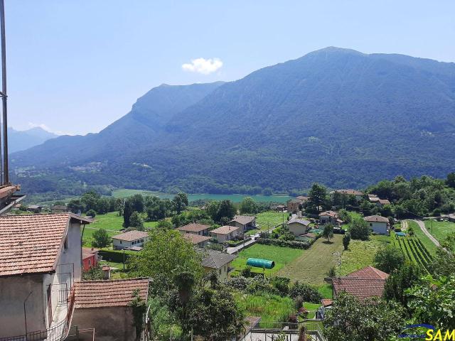 Villa Indipendente in vendita a Carlazzo, Lombardia
