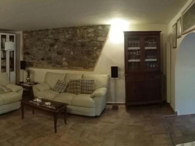 Villa Indipendente in vendita a Fabbrica, Carrara
