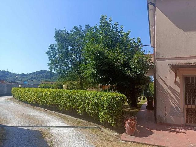 Villa Indipendente in vendita a Perticata, Carrara